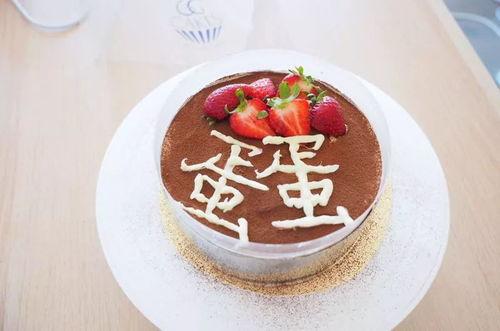 成都男童吃蛋糕瓜